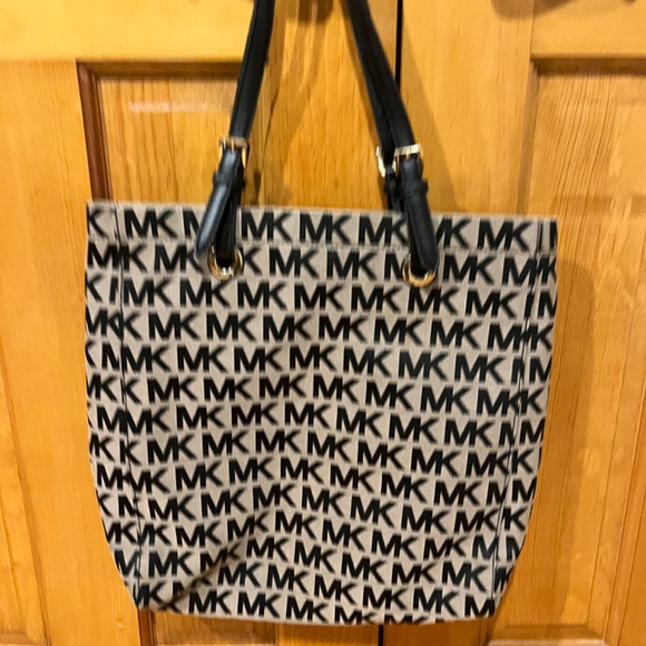 Michael Kors Large Tote Bag - Picture 2 of 5